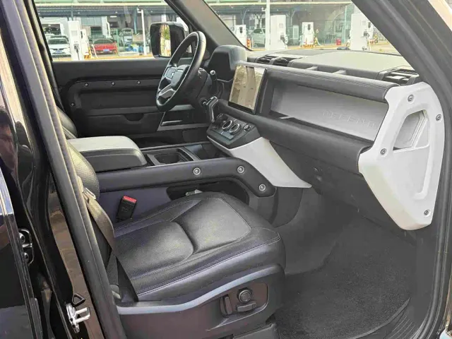 Land Rover Defender — Фото автомобиля 7