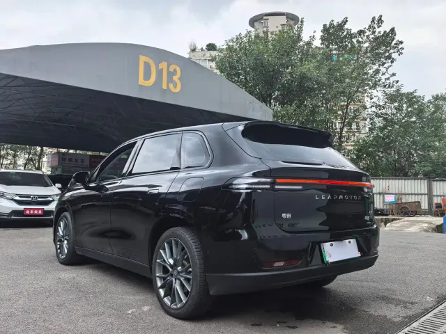 Leapmotor C10 — Фото автомобиля 5