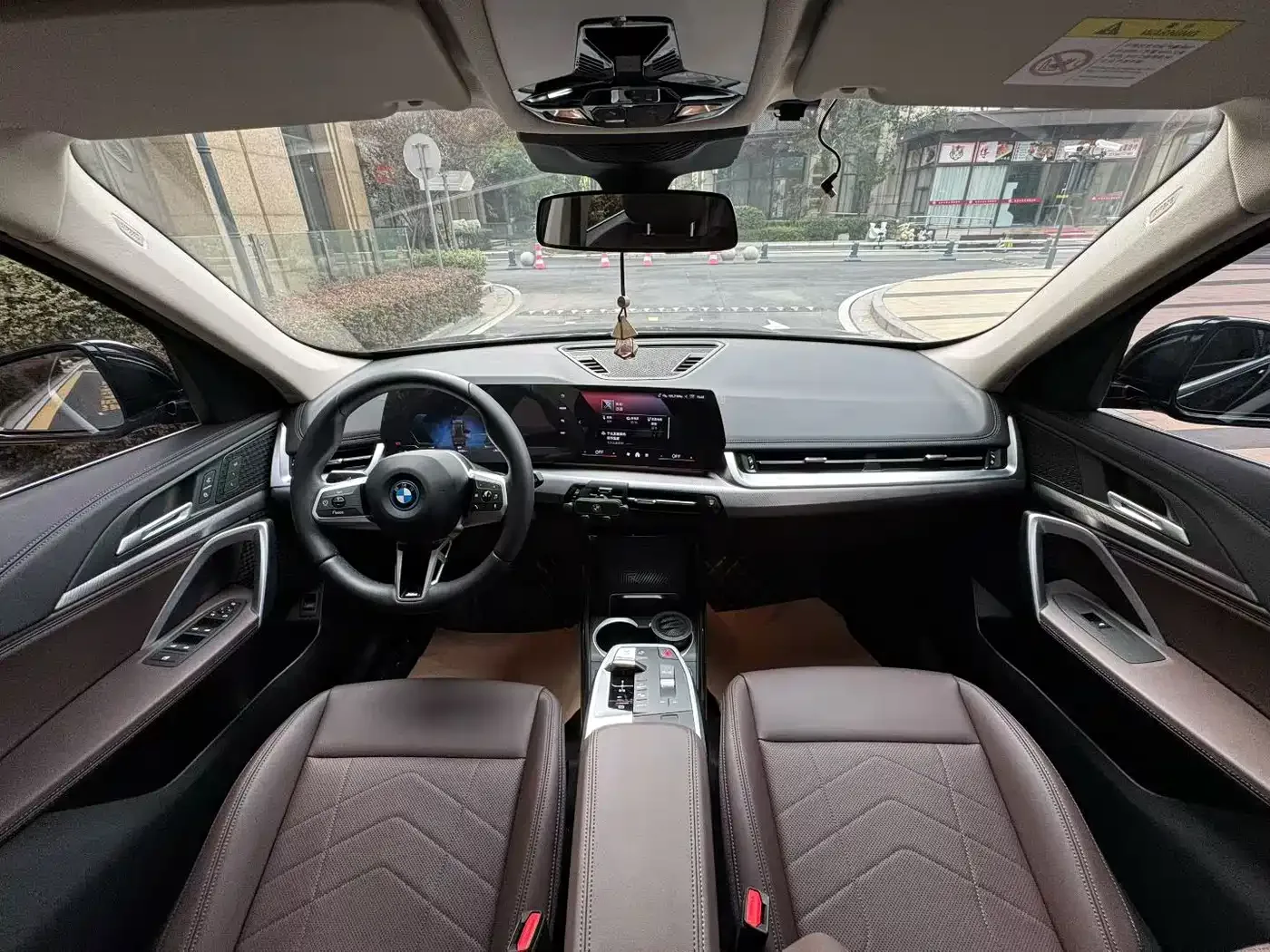 BMW BMW iX1 2023 eDrive25L M Sport Package — Фото автомобиля 7