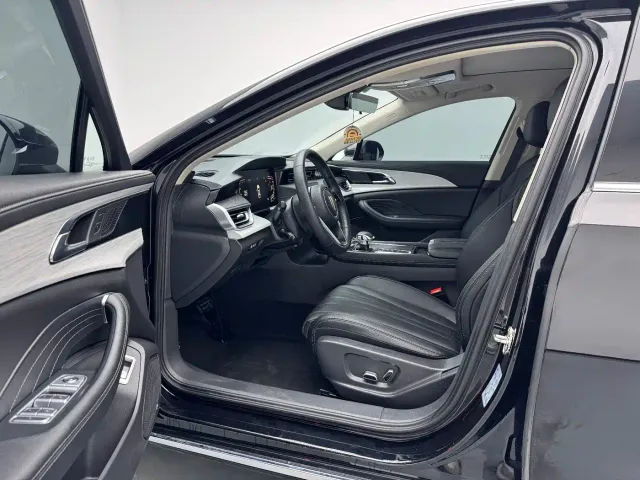 Hongqi H5 — Фото автомобиля 10