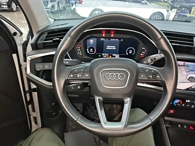 Audi Q3 — Фото автомобиля 10