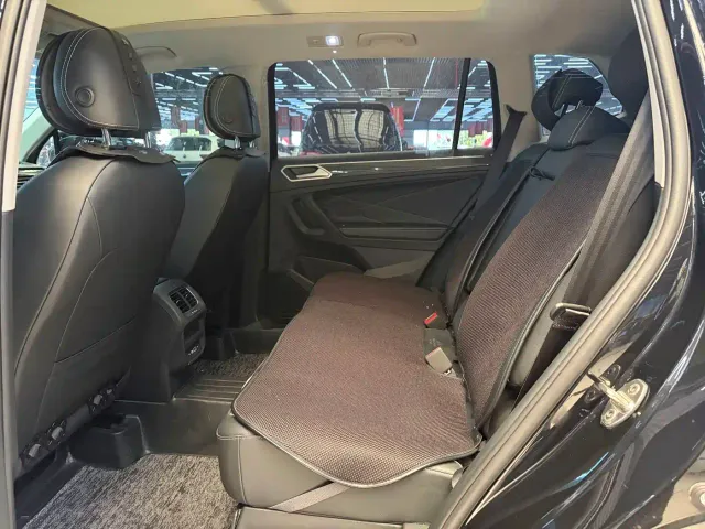 Volkswagen Tiguan L — Фото автомобиля 8
