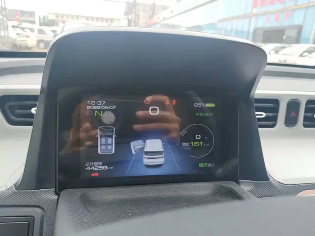 Wuling Hongguang Mini EV — Фото автомобиля 11