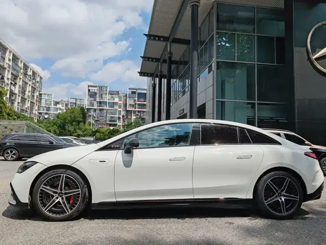 Mercedes-Benz EQE AMG — Фото автомобиля 13