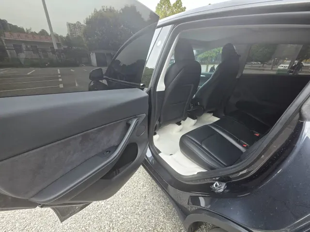 Tesla Model Y — Фото автомобиля 6
