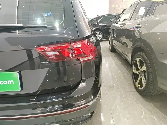 Volkswagen Tiguan L — Фото автомобиля 7