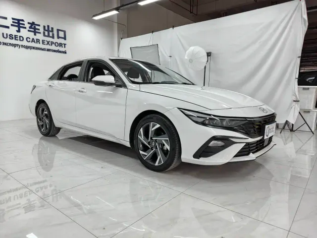 Hyundai Elantra — Фото автомобиля 3