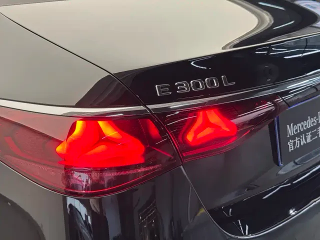 Mercedes-Benz E-Class — Фото автомобиля 17