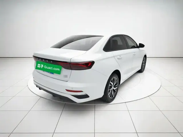 Geely Emgrand — Фото автомобиля 6
