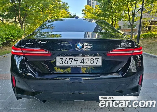 BMW 5 Series G60 — Фото автомобиля 5