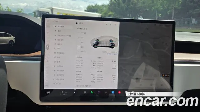 Tesla Model X — Фото автомобиля 7