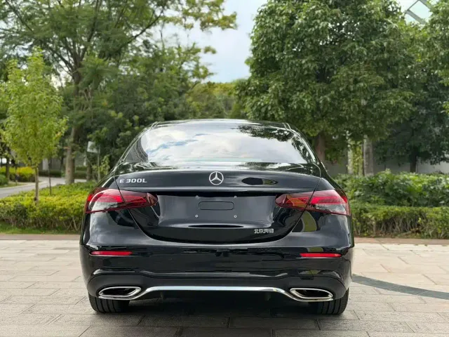 Mercedes-Benz E-Class — Фото автомобиля 8