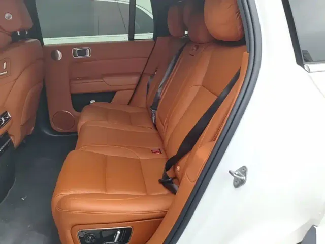 Li Auto L7 — Фото автомобиля 16
