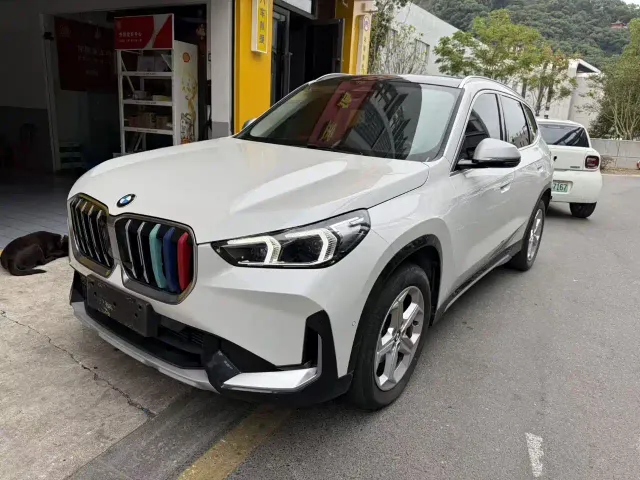 Фотография автомобиля — BMW X1