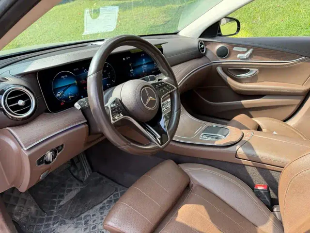 Mercedes-Benz E-Class — Фото автомобиля 7