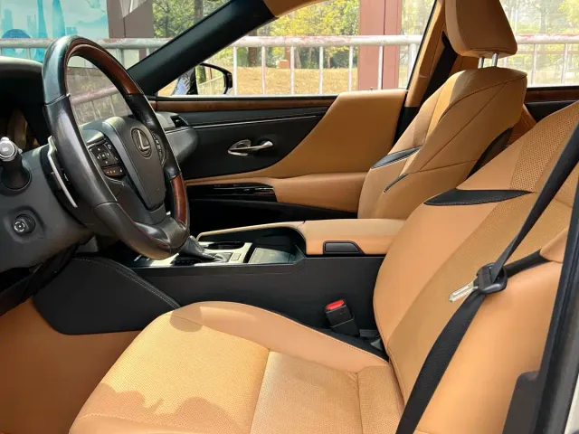 Lexus ES — Фото автомобиля 8