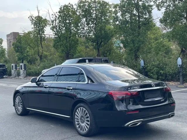 Mercedes-Benz E-Class — Фото автомобиля 14