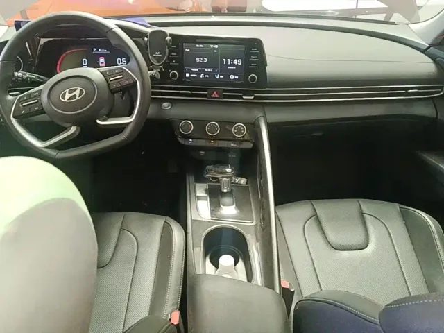 Hyundai Elantra — Фото автомобиля 9