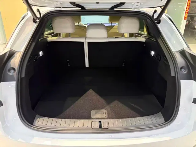 Li Auto i6 — Фото автомобиля 5