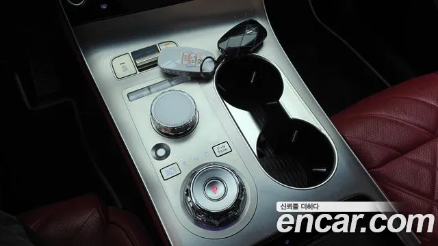 Genesis GV70 — Фото автомобиля 12