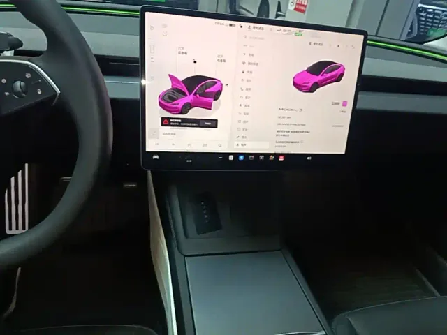 Tesla Model 3 — Фото автомобиля 12