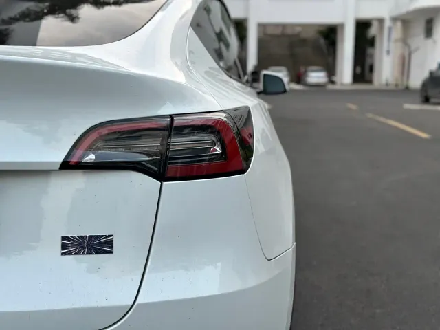 Tesla Model Y — Фото автомобиля 8