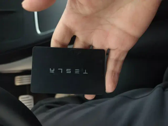 Tesla Model Y — Фото автомобиля 8