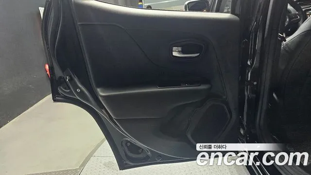 Jeep Renegade — Фото автомобиля 25