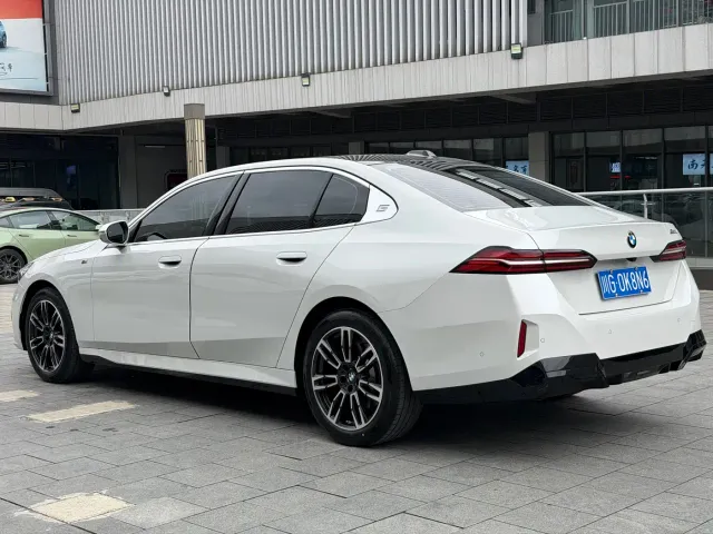 BMW 5 Series — Фото автомобиля 4