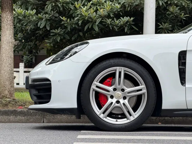 Porsche Panamera — Фото автомобиля 25