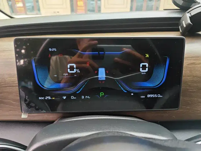Ruichi New Energy EC75 — Фото автомобиля 7