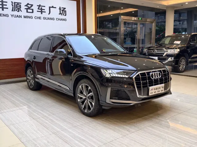 Audi Q7 — Фото автомобиля 3