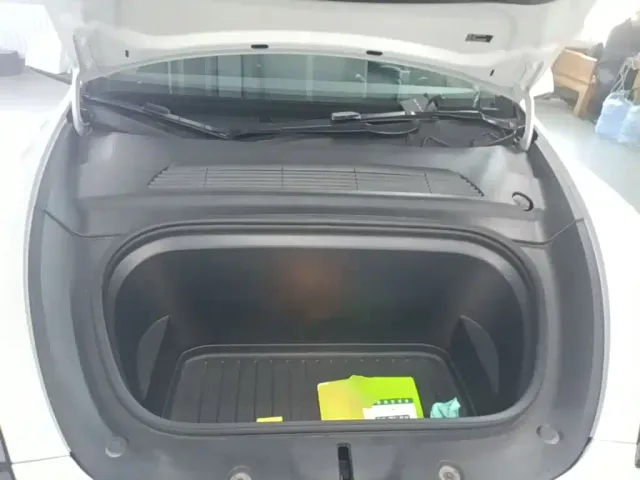 Tesla Model Y — Фото автомобиля 19
