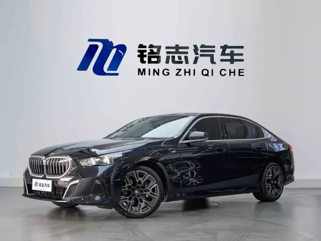 BMW 5 Series — Фото автомобиля 2