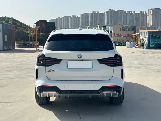 BMW iX3 — Фото автомобиля 8