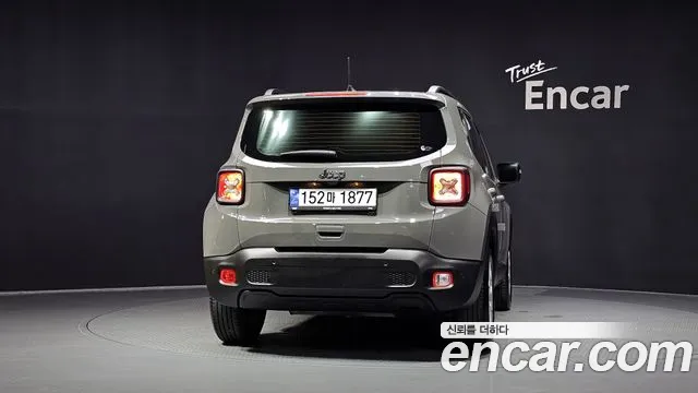 Jeep Renegade — Фото автомобиля 4