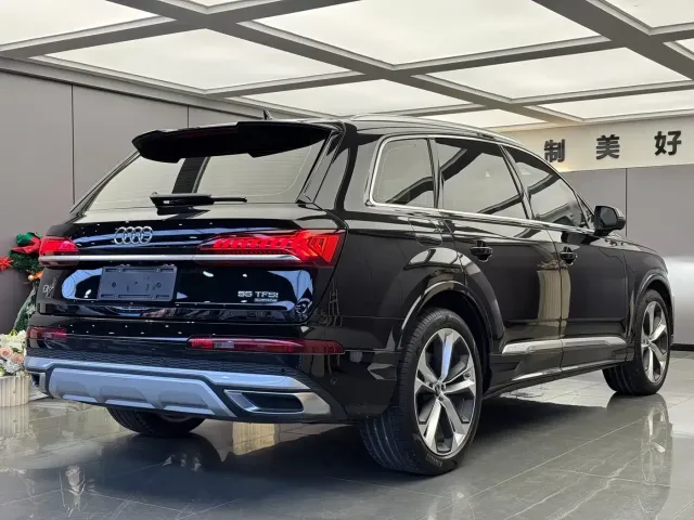 Audi Q7 — Фото автомобиля 12
