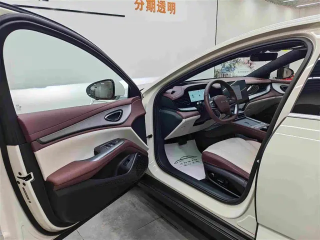 BYD Seal 07 DM-i — Фото автомобиля 18