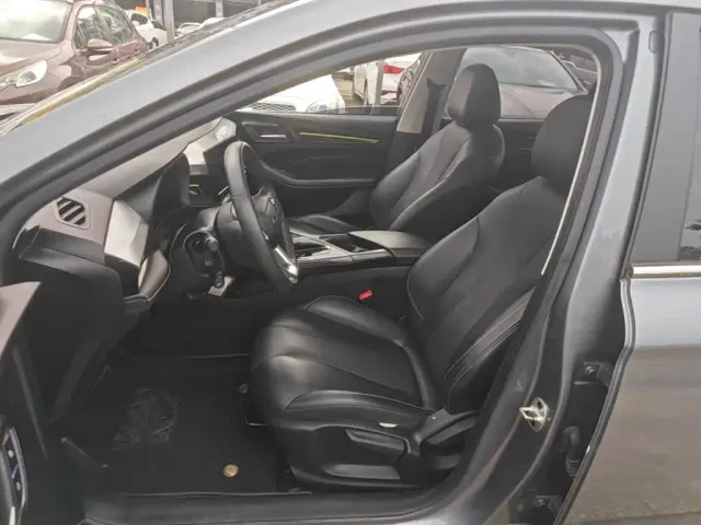 Roewe i5 — Фото автомобиля 14