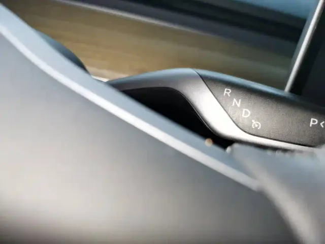 Tesla Model Y — Фото автомобиля 13