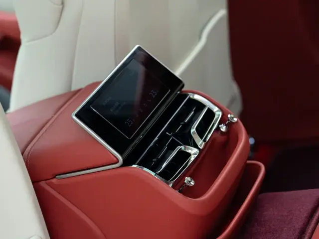Bentley Flying Spur — Фото автомобиля 14