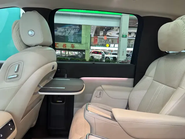 Li Auto MEGA — Фото автомобиля 20