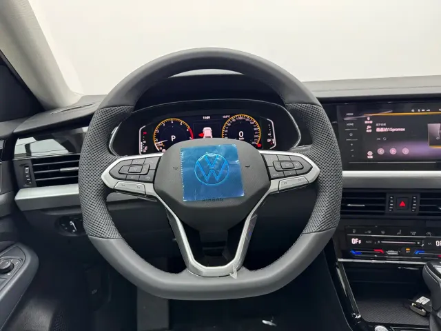 Volkswagen Passat — Фото автомобиля 16