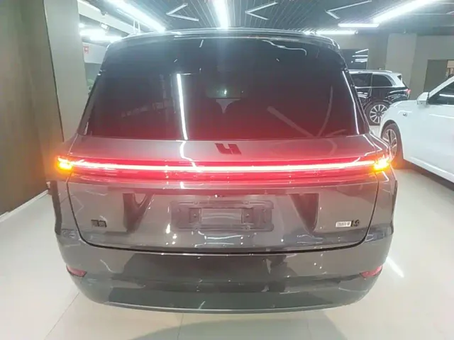 Li Auto L9 — Фото автомобиля 5