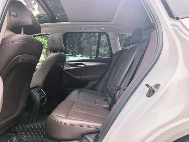 BMW iX3 — Фото автомобиля 7