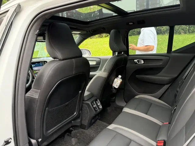 Volvo XC40 — Фото автомобиля 11