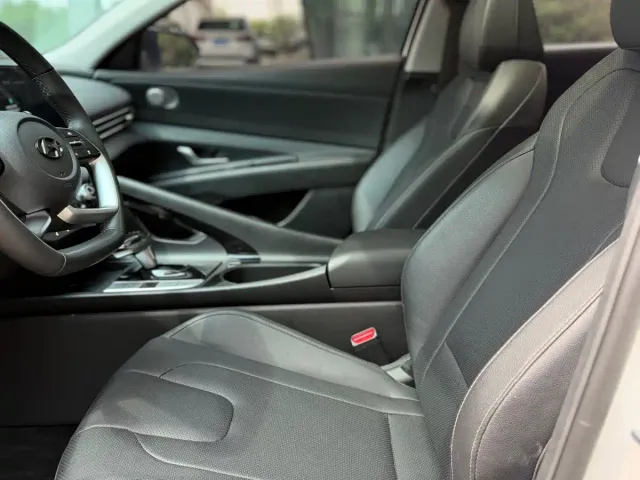 Hyundai Elantra — Фото автомобиля 14