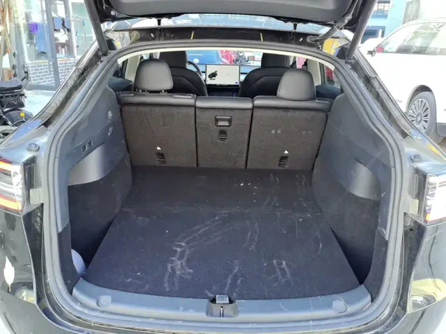 Tesla Model Y — Фото автомобиля 18