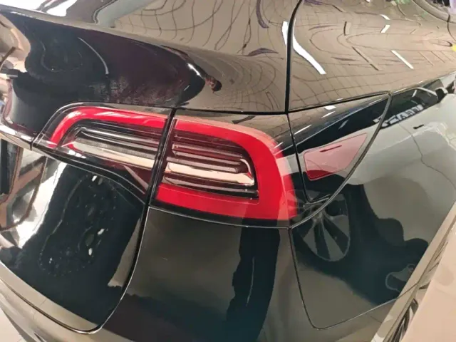 Tesla Model Y — Фото автомобиля 7