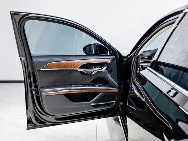 Audi A8 — Фото автомобиля 8